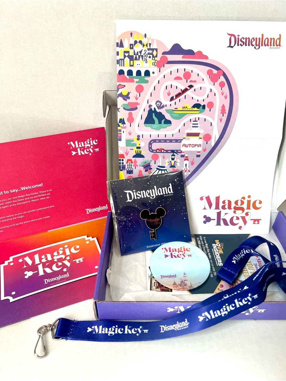 NWT Disney Magic Key Welcome Set - 2021